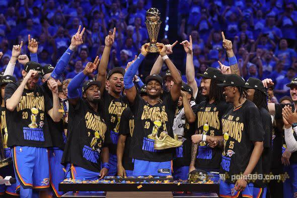 OKLAHOMA CITY, OK - JUNE 22: Shai Gilgeous-Alexander #2 of the Oklahoma City Thunder lifts the the Larry O‘Brien Championship T